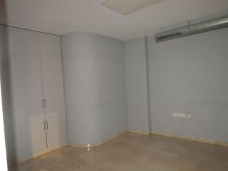 Oficina en venta en Los Remedios en Sevilla