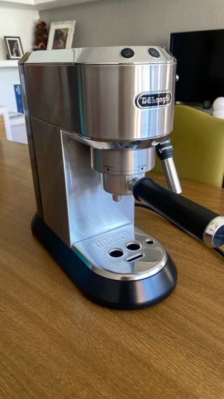Cafetera espresso DeLonghi Dedica