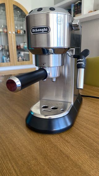 Cafetera espresso DeLonghi Dedica
