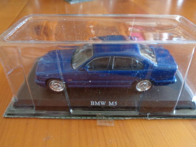 BMW M5 1:43 - Coche escala