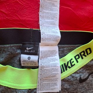 Legging Nike Pro Dri-FIT gris XS muy buen estado 
