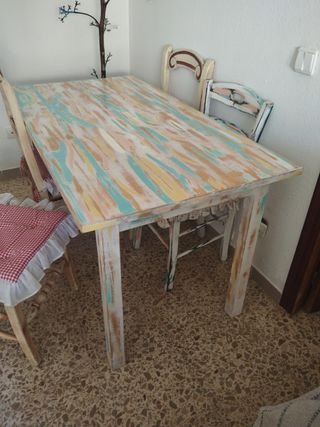 Mesa+4 sillas mimbre-madera