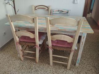 Mesa+4 sillas mimbre-madera