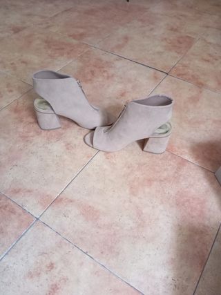 Botines beige Stradivarius