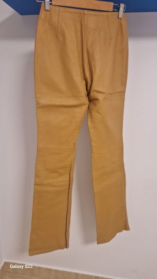 Pantalones piel beige