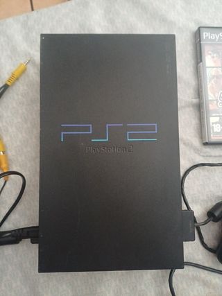 PlayStation 2 negra - 2 juegos