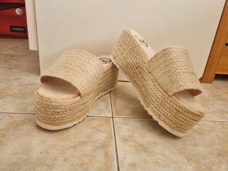 Sandalies plataforma beige 38-39