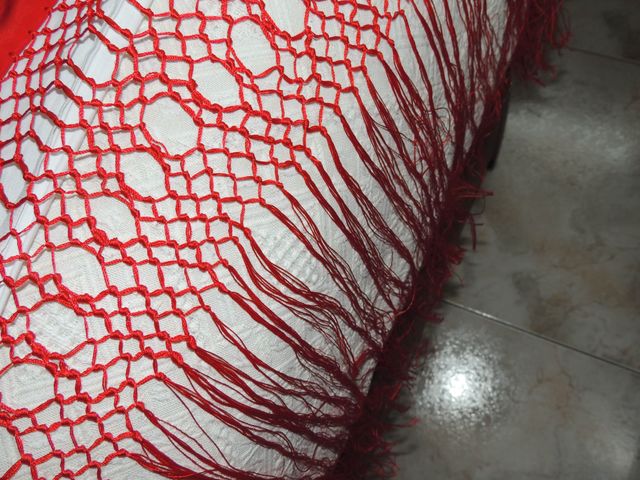 MANTÓN de seda bordado