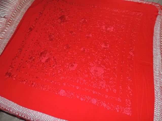 MANTÓN de seda bordado