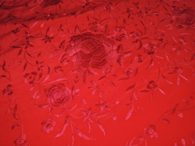 MANTÓN de seda bordado