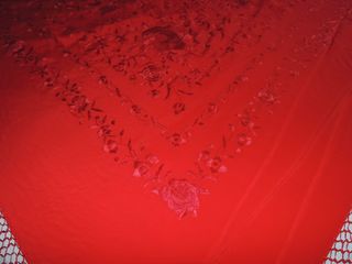 MANTÓN de seda bordado