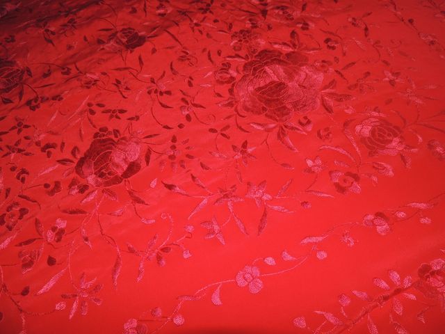 MANTÓN de seda bordado