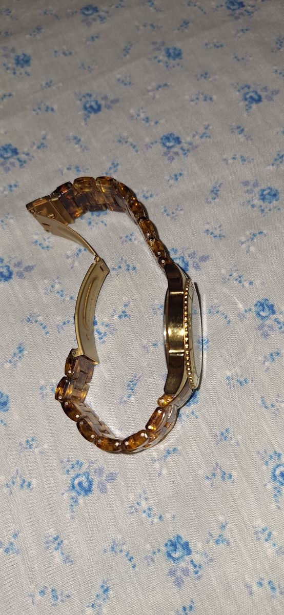 Reloj Ambition's dorado y marrón