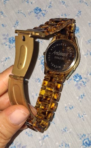 Reloj Ambition's dorado y marrón