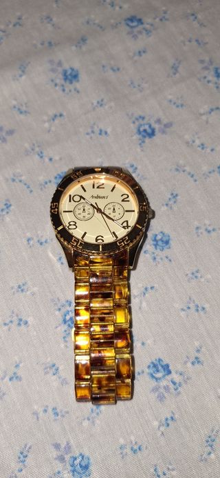 Reloj Ambition's dorado y marrón