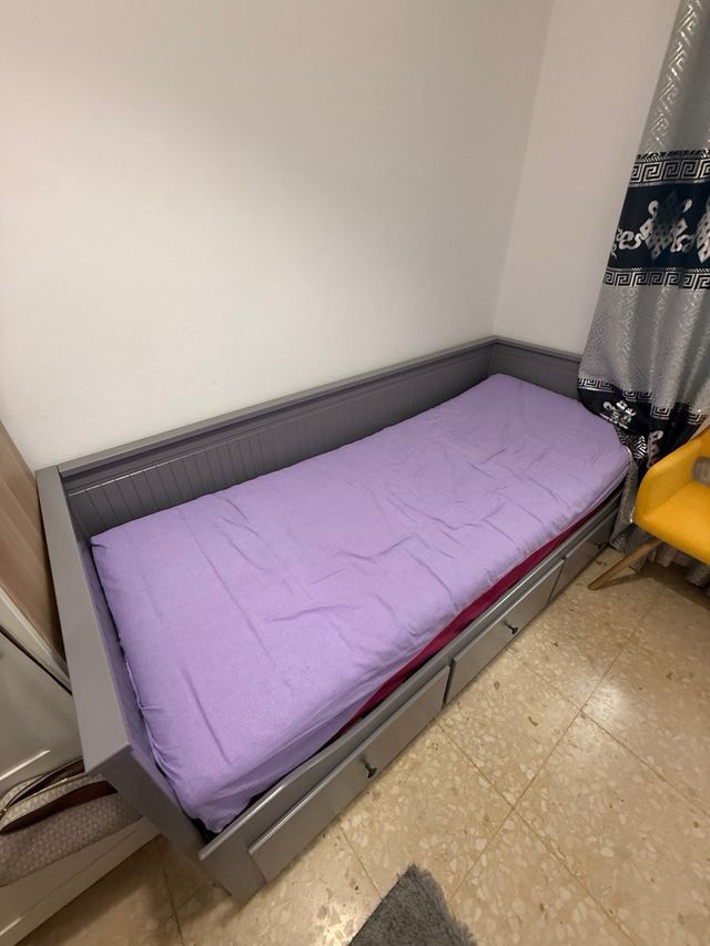 Cama supletoria Ikea con cajones