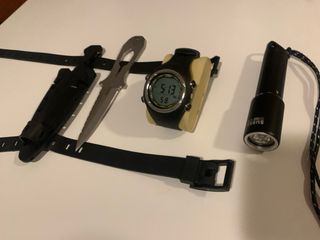 Kit buceo: cuchillo, reloj, linterna