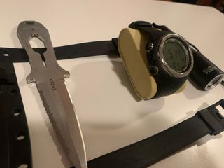 Kit buceo: cuchillo, reloj, linterna