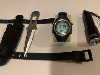 Kit buceo: cuchillo, reloj, linterna