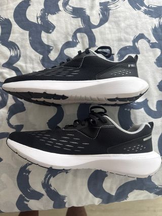 Zapatillas running KALENJI - negras y blancas