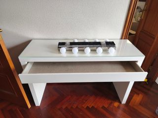 Tocador Ikea MALM + 2 apliques luz con 9 bombillas