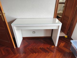 Tocador Ikea MALM + 2 apliques luz con 9 bombillas