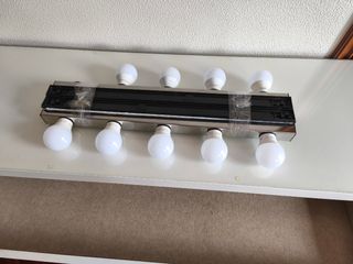 Tocador Ikea MALM + 2 apliques luz con 9 bombillas