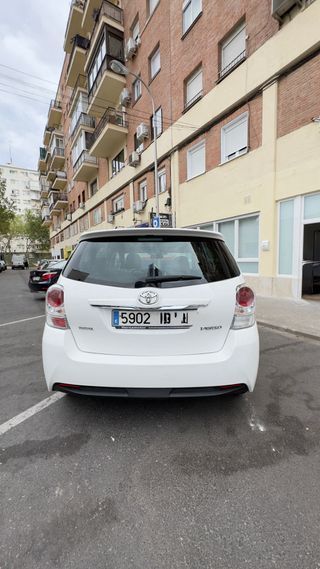 Toyota Versu 2014