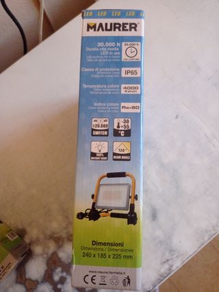 Proyector LED Maurer con mango