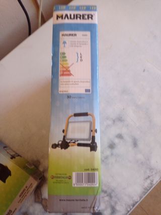 Proyector LED Maurer con mango