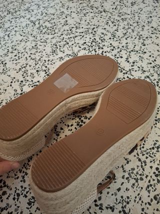 Zapatos cuña leopardo