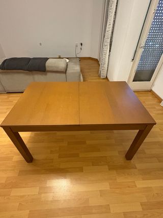 Mesa de Comedor de Madera