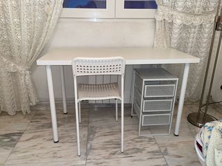Escritorio y silla IKEA blancos