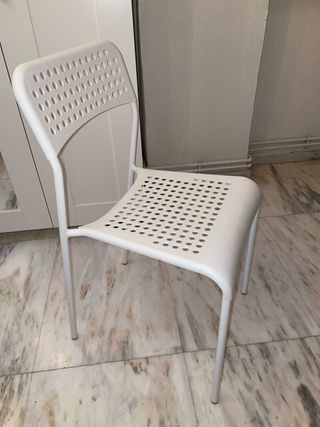 Escritorio y silla IKEA blancos