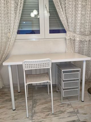 Escritorio y silla IKEA blancos