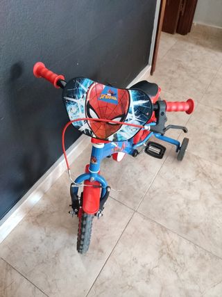 Bicicleta con ruedines Spiderman niño