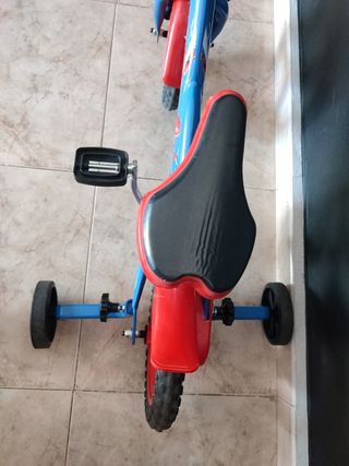 Bicicleta con ruedines Spiderman niño