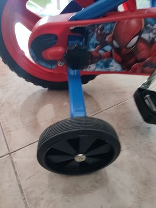 Bicicleta con ruedines Spiderman niño