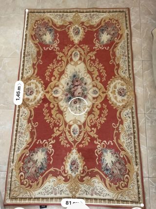 Alfombra roja y beige estilo vintage