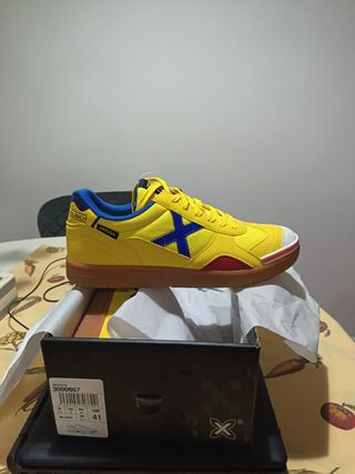 Zapatillas Munich Gresca amarillas y azules