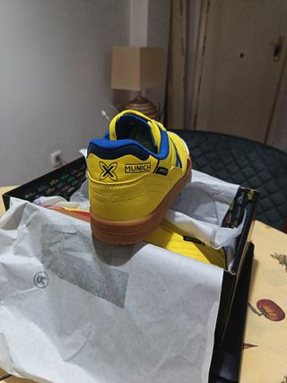 Zapatillas Munich Gresca amarillas y azules