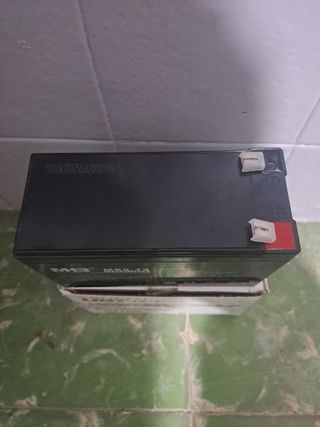 Batería 12V: Salicru UBT 12/7 y MH3 MS9-12