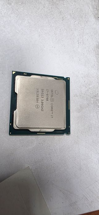 Procesador Intel Core i7-9700 3.0GHz
SRG13