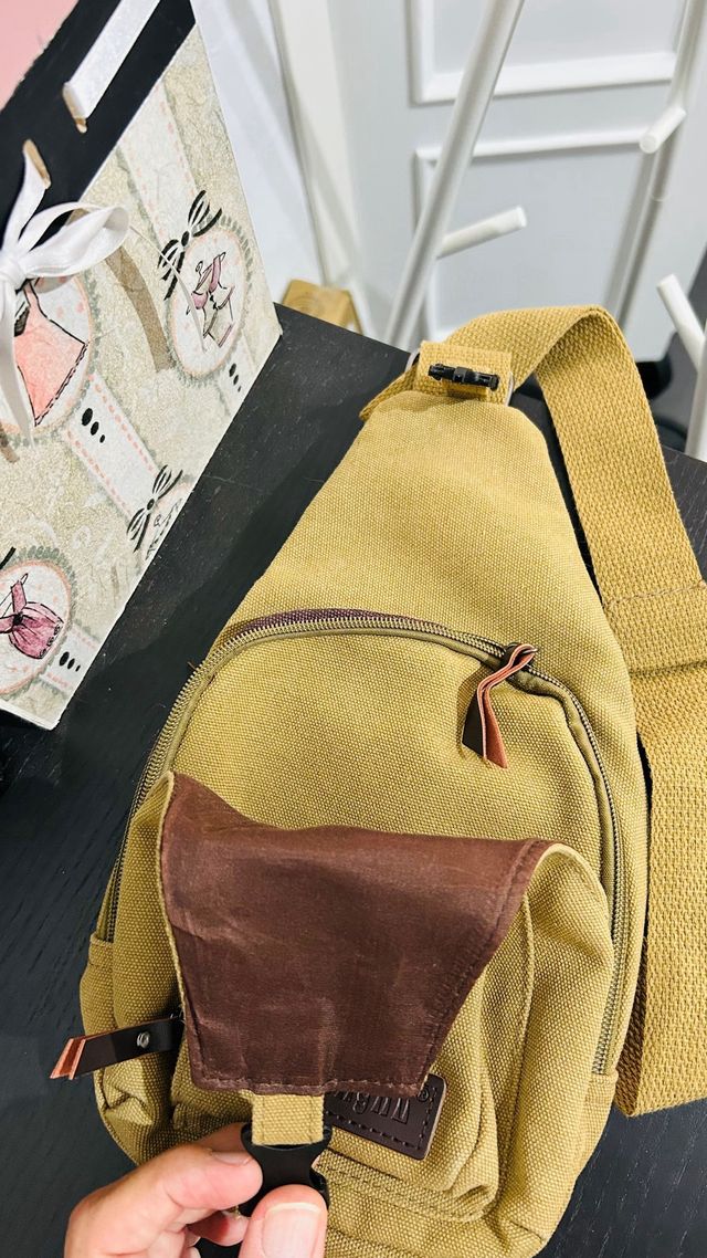 Bolso bandolera cruzada.