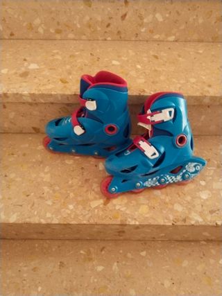 Patines infantiles, azul y rojo