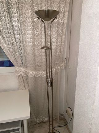 Lámpara de pie metal plata
