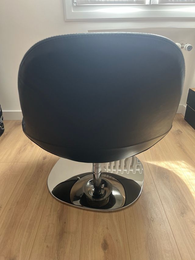 Butaca giratoria negra cuero ikea tirup
