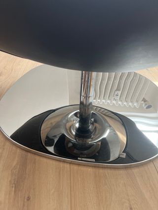 Butaca giratoria negra cuero ikea tirup
