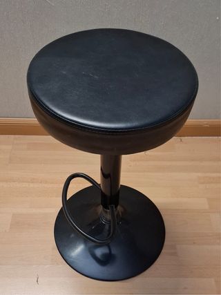 Taburete negro regulable - piel sintética