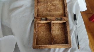 Caja madera antigua estilo baúl. 
